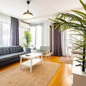 missafir-exquisite-and-central-flat-in-nisantasi.istanbul-turkeyhotels.com/