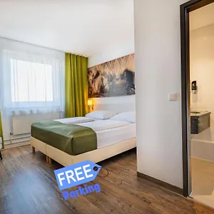 Lifehotel Vienna Airport מלון