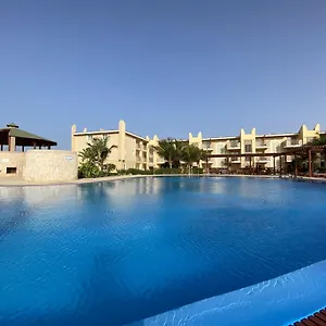 https://apartment-aparthotel-tropical-resort-com-piscina.cape-verdehotels.com