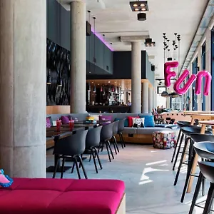 Moxy Vienna Airport מלון